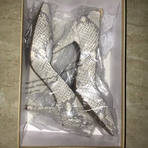 MICHAEL KORS FLEX MID PUMP